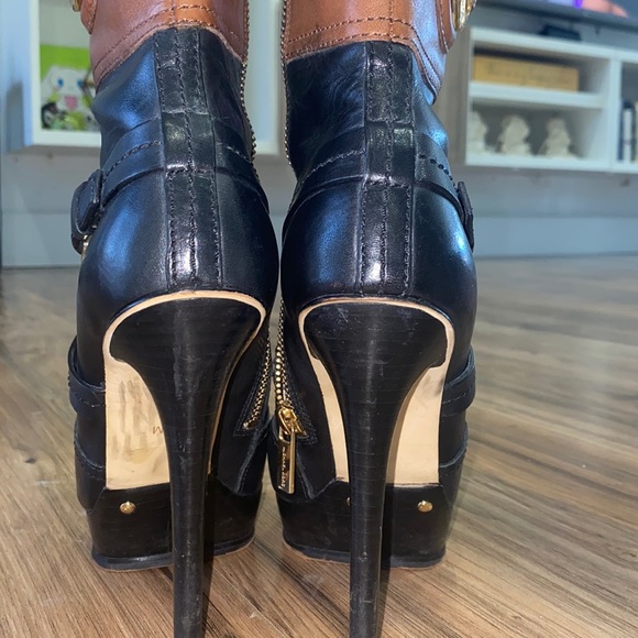 Micheal Kors AA13G Black Platform 5” Heel Leather Boot Size 7 - Picture 7 of 7